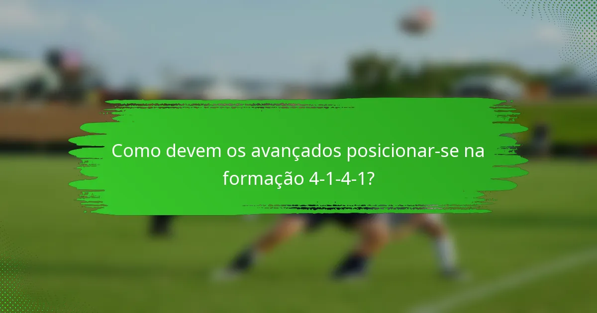 Como devem os avançados posicionar-se na formação 4-1-4-1?