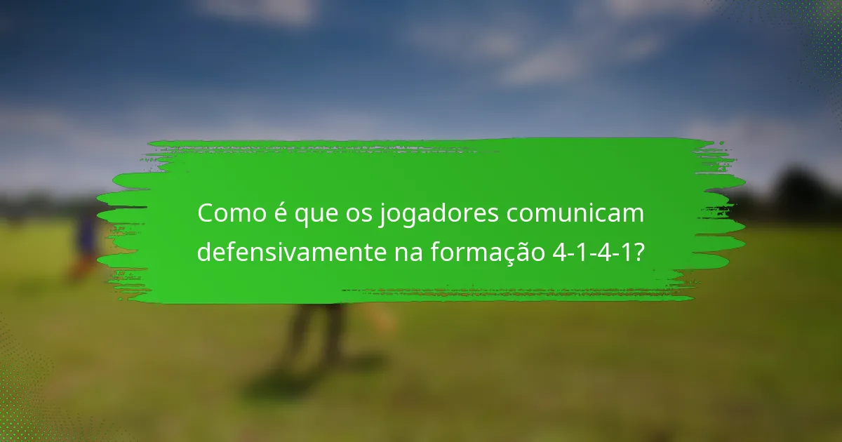 Como é que os jogadores comunicam defensivamente na formação 4-1-4-1?
